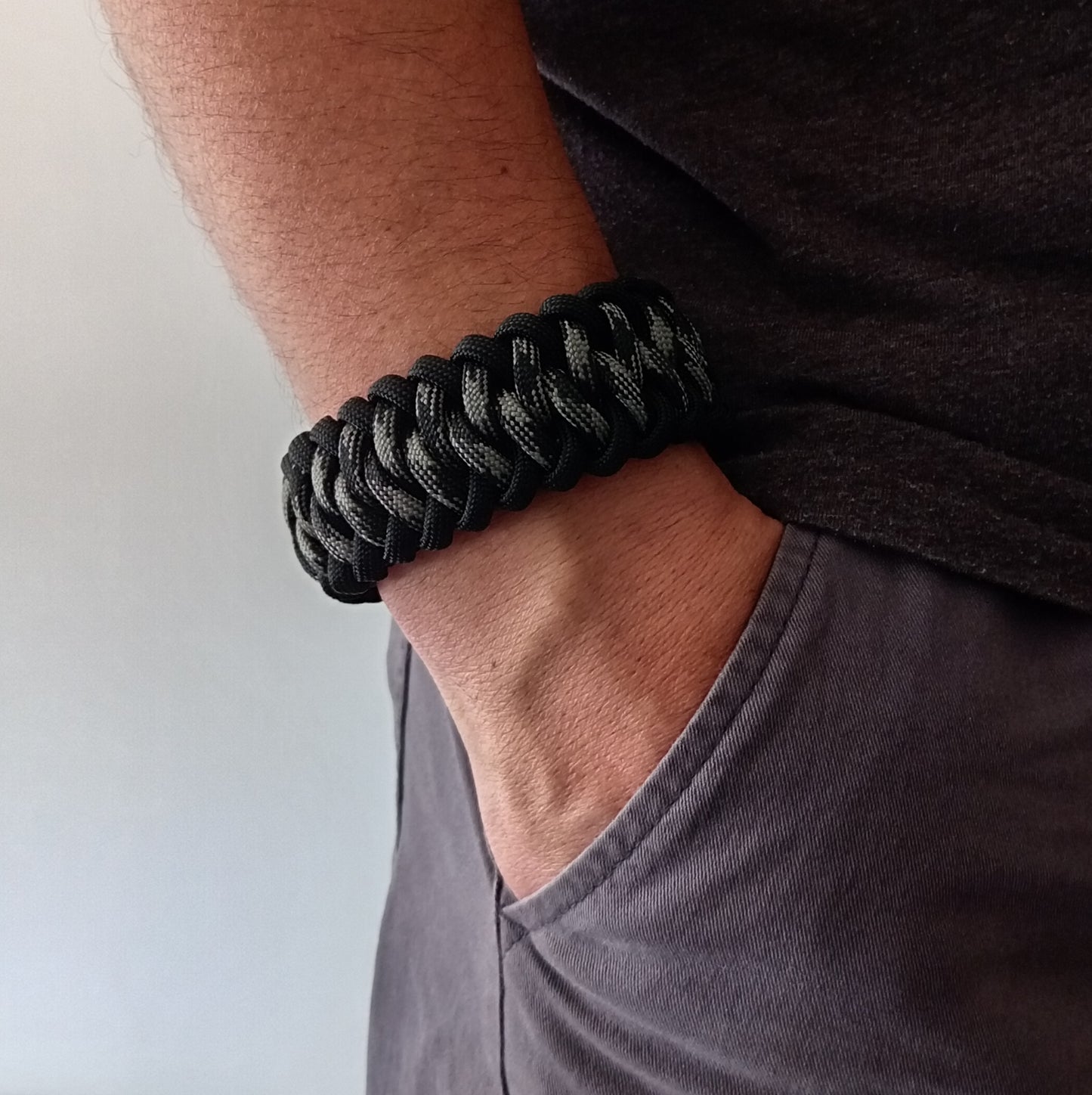 Pack Camo Black Pulsera de Supervivencia mas Llavero con Mosqueton