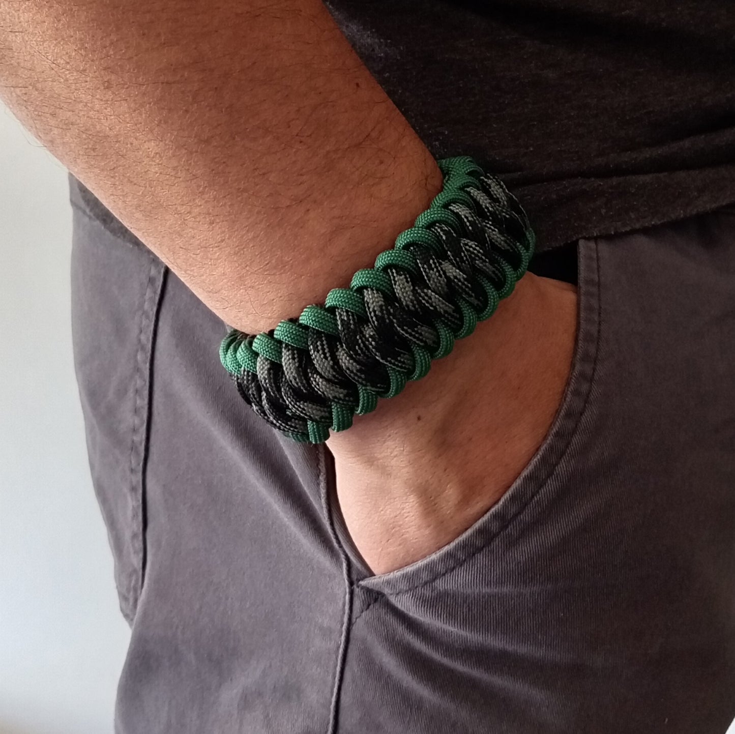 Pack Camo green Pulsera de Supervivencia mas llavero mosqueton