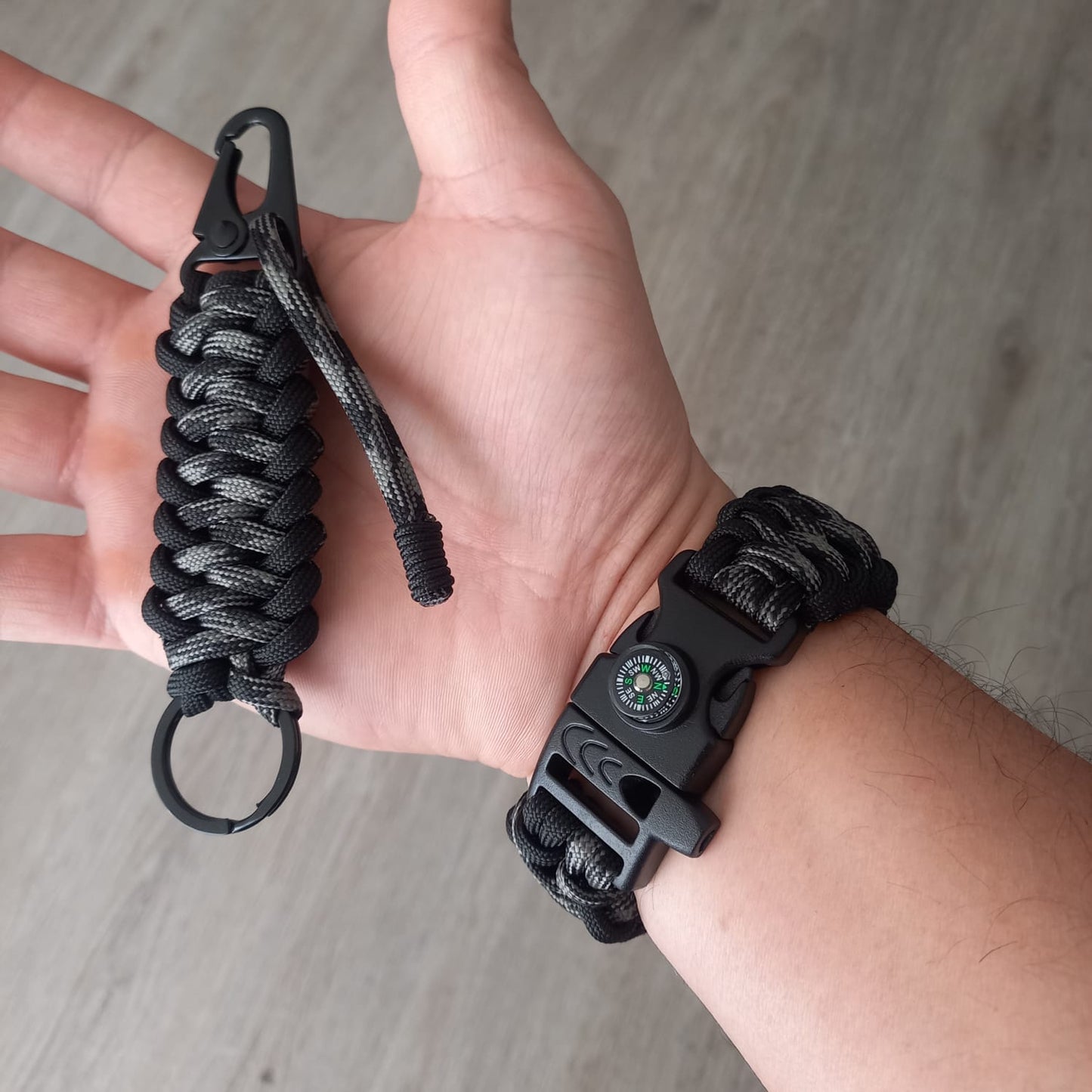 Pack Camo Black Pulsera de Supervivencia mas Llavero con Mosqueton